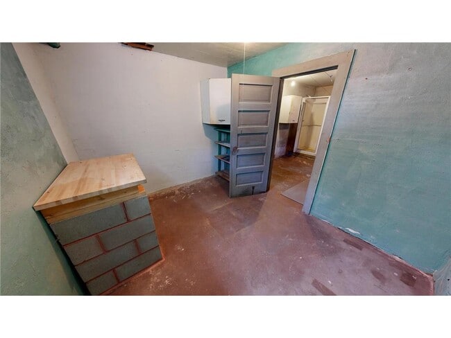 Building Photo - 216 Litchfield Ave SE