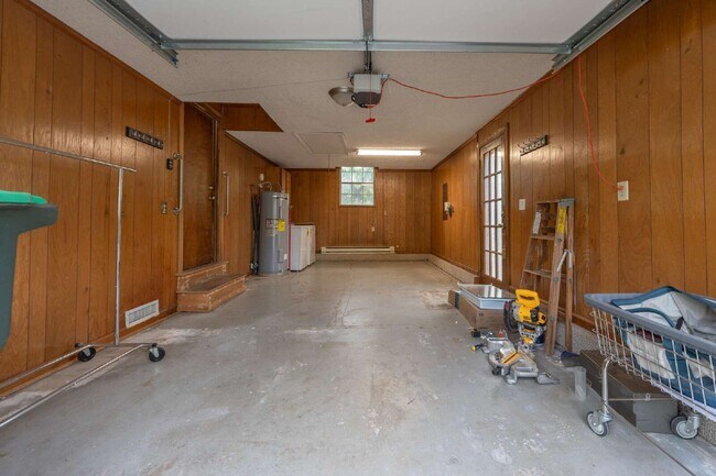 Building Photo - 207 Whitnel Dr