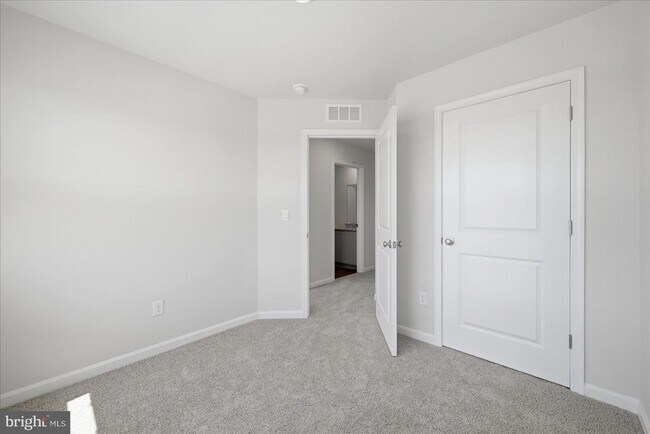 Building Photo - 122 Bowers St