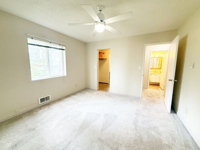 Building Photo - 924 Shorewood Dr