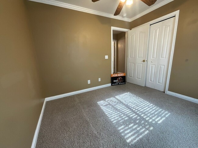 Building Photo - 842 E 1850 N