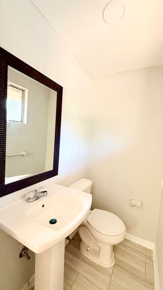 Building Photo - 2612 Lumpkin Rd