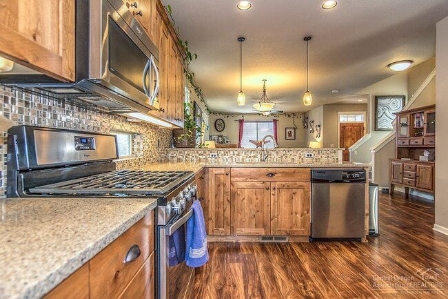 Building Photo - 20758 NE Sierra Dr