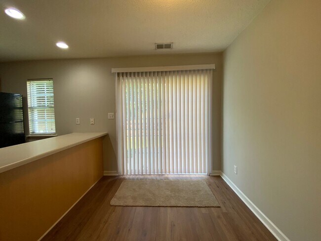 Building Photo - 3006 Kensington Pl