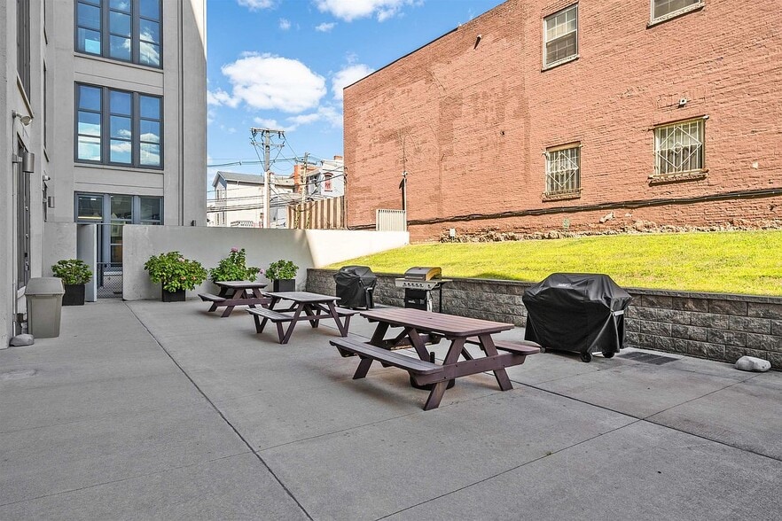 Building Photo - 50 DEY St