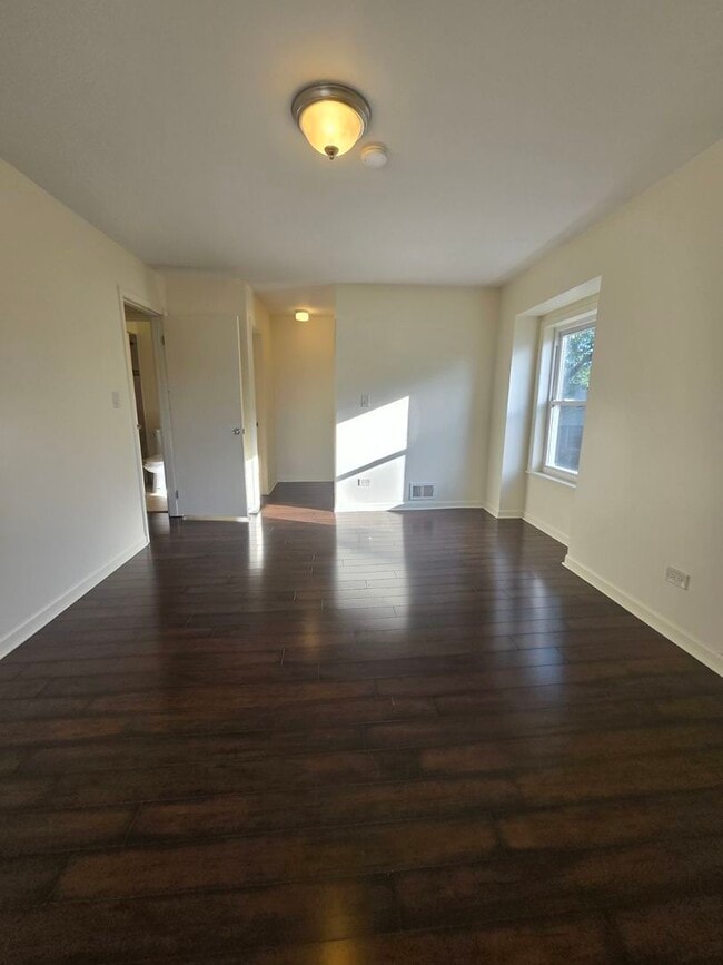 Building Photo - 2120 N Ginger Creek Dr