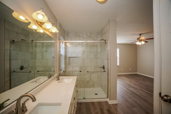 Building Photo - 7351 Camberwood Dr
