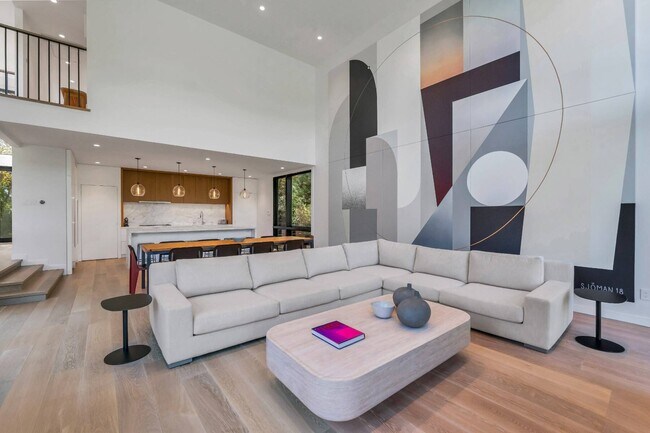 Building Photo - 60 Gansett Ln