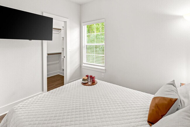 Building Photo - 1572 W Cato Springs Rd