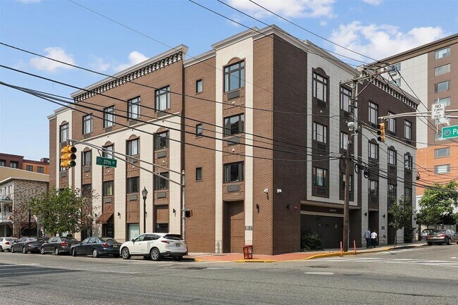 Building Photo - 3611 Park Ave