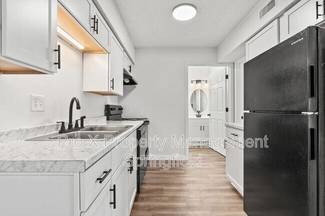 Primary Photo - 3160 W Greenwood St