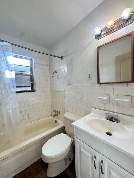 Building Photo - 3340 SW 23rd St