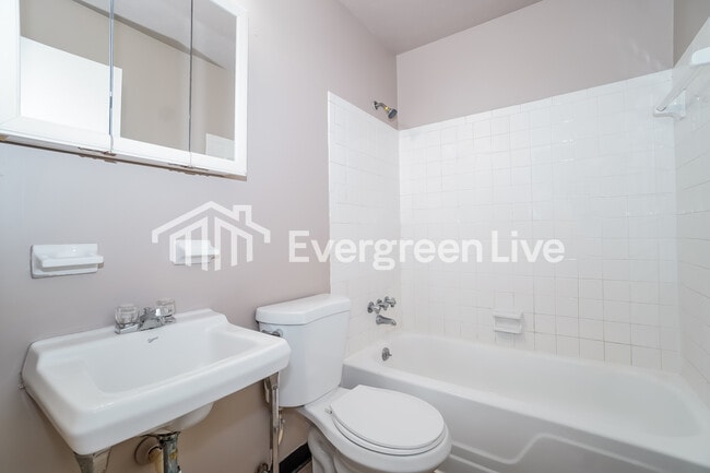 Building Photo - 672 Liberty Ln