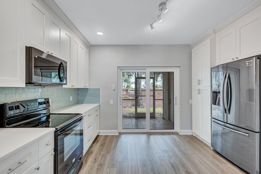 Building Photo - 12450 Berkeley Square Dr