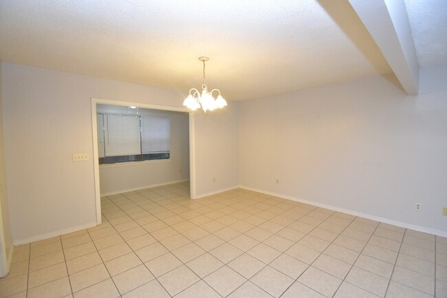 Building Photo - Charming West Pensacola Townhome – 2BR/2BA...