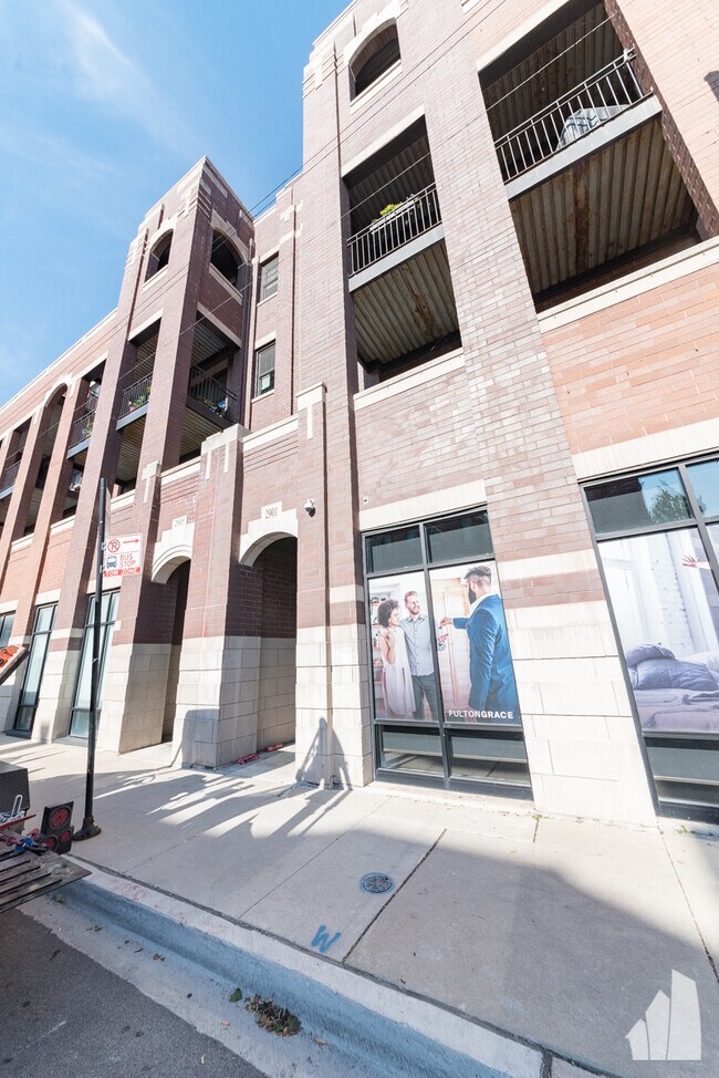 Building Photo - 2901 N Halsted St