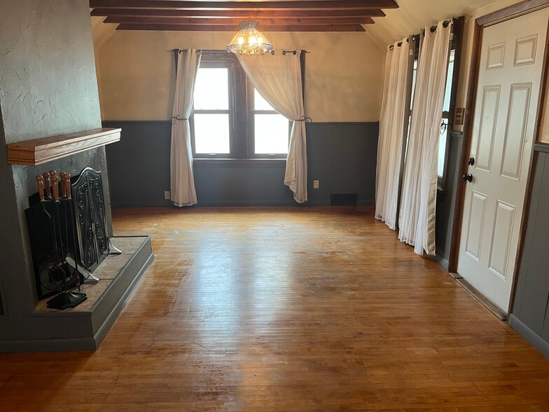 Building Photo - 5818 W Washington St
