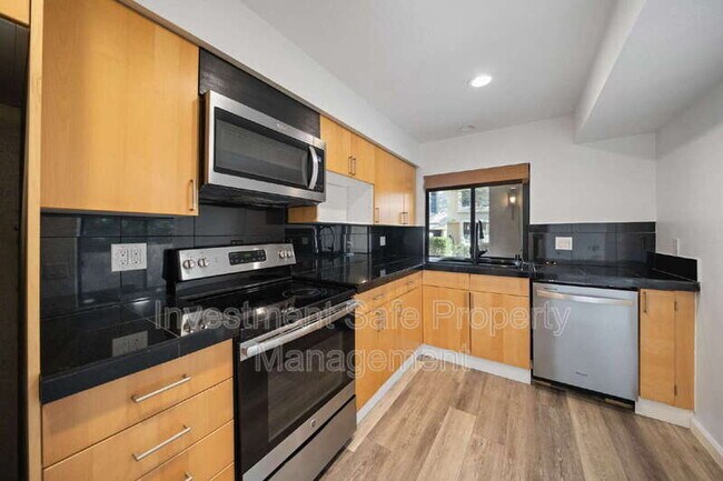 Building Photo - 5715 Baltimore Dr