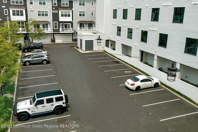 Building Photo - 601 Heck St