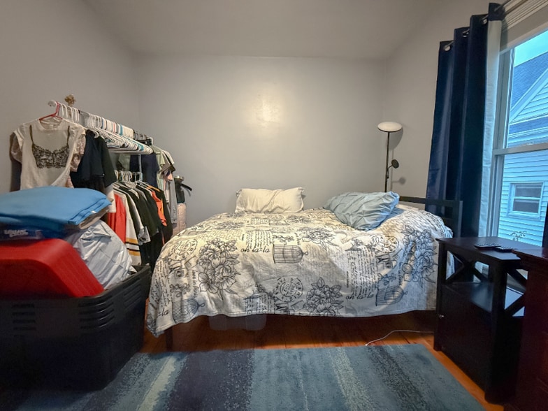 Building Photo - 173 Elm St