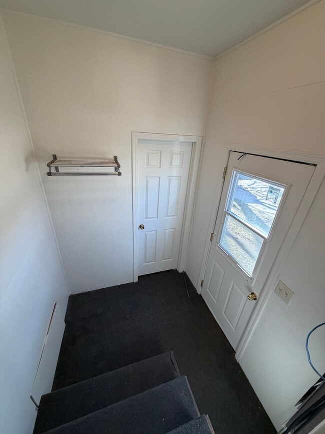 Building Photo - 2-Bedroom 1-Bathroom Single Family Home