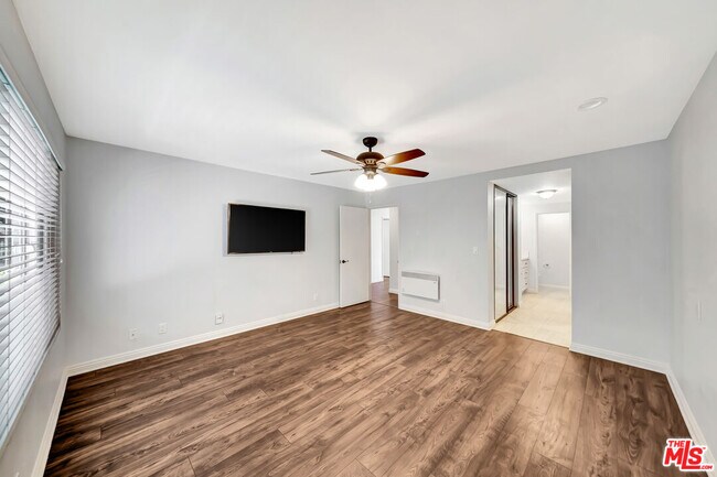 Building Photo - 3606 Vista Rey
