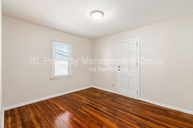 Building Photo - 3233 Hiawatha St