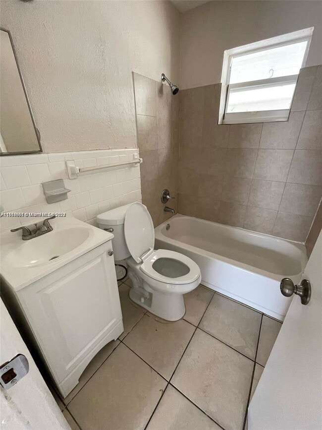 Building Photo - 534 NW 23rd Ave