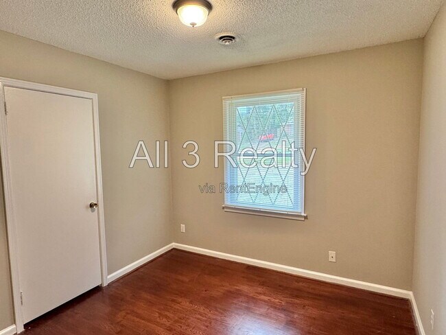 Building Photo - 1149 Beth Manor Dr