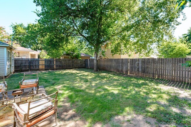Building Photo - 1333 Amarillo St