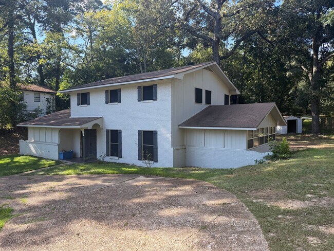 Building Photo - 657 Thomas Ave