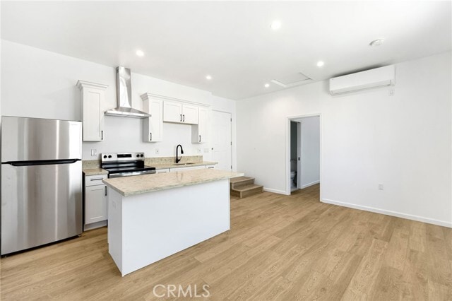 Building Photo - 1375 N Mentor Ave