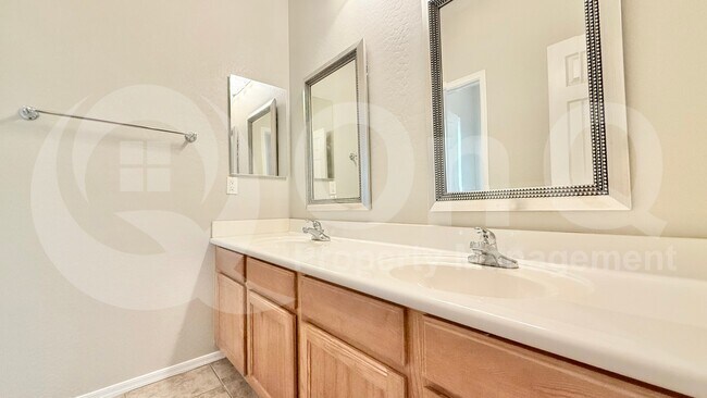 Building Photo - 4635 S Adelle