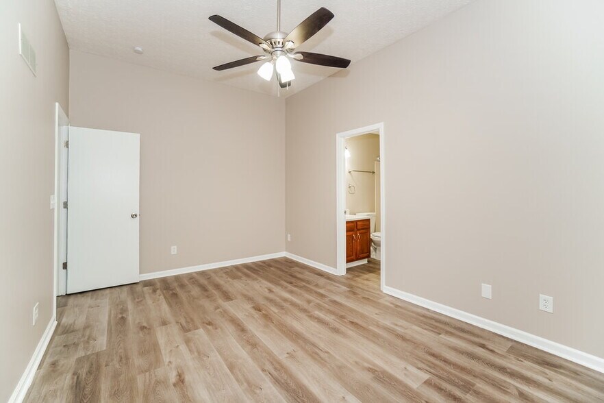 Building Photo - 5972 McIntyre Dr