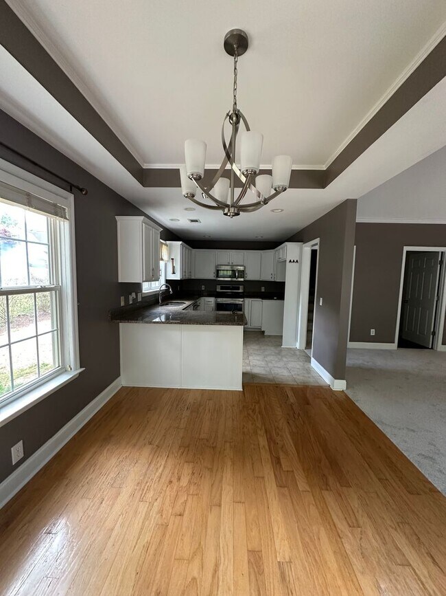 Building Photo - Move-In ready 3-bedroom 2-bathroom house on the Eastside