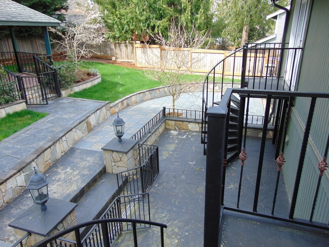Building Photo - Stunning 3BR 1.75 BA Sammamish Home.  Rece...