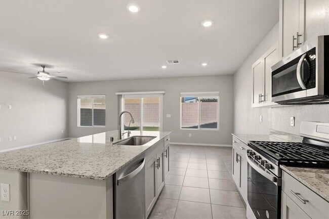 Building Photo - 3828 Ramura Ave