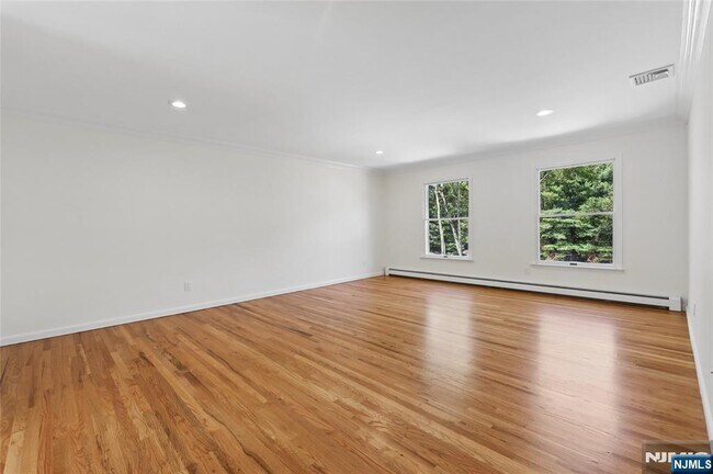 Building Photo - 2 W Saddle River Rd