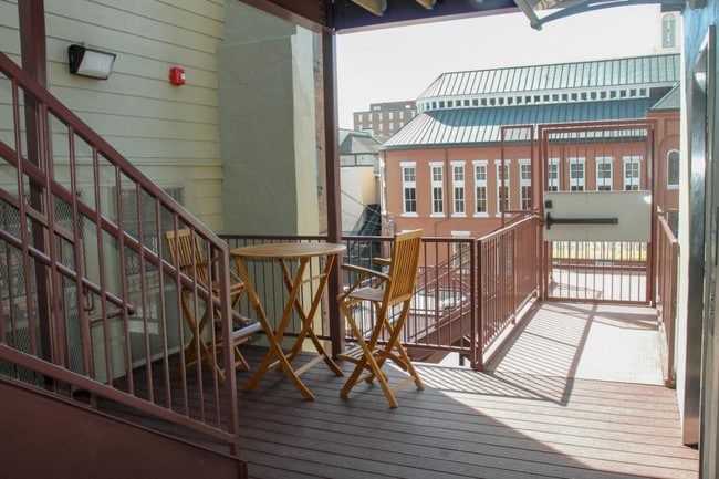 Building Photo - 610 Mulberry Street, #3