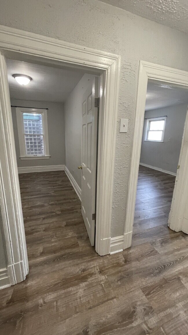 Building Photo - Spacious 4-Bedroom Home with 2 Full Bathrooms – Section 8 Approved and Ready for Move-In!