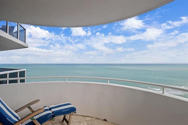 Building Photo - 6301 Collins Ave