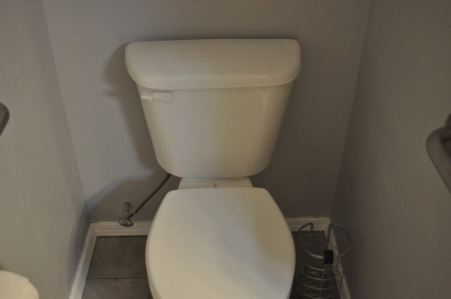 Toilet in main bathroom - 705 Katy Ln