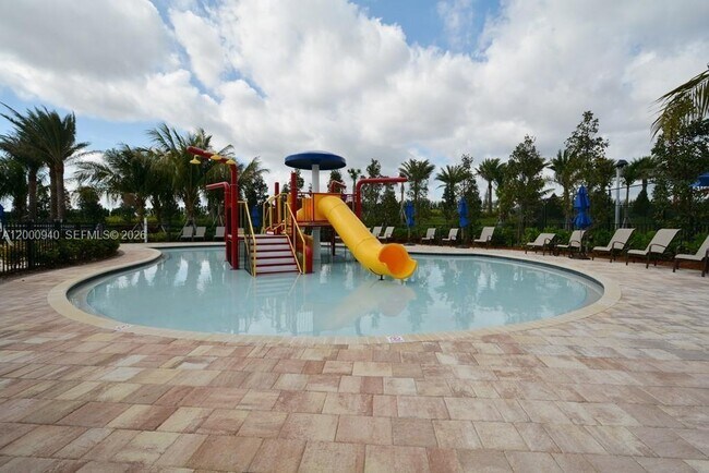 Building Photo - 8630 Lakeside Bnd