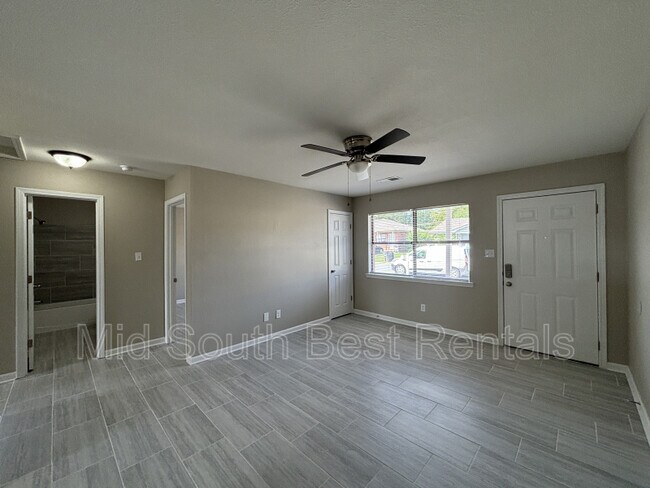 Building Photo - 1100 Ruth Ann Dr