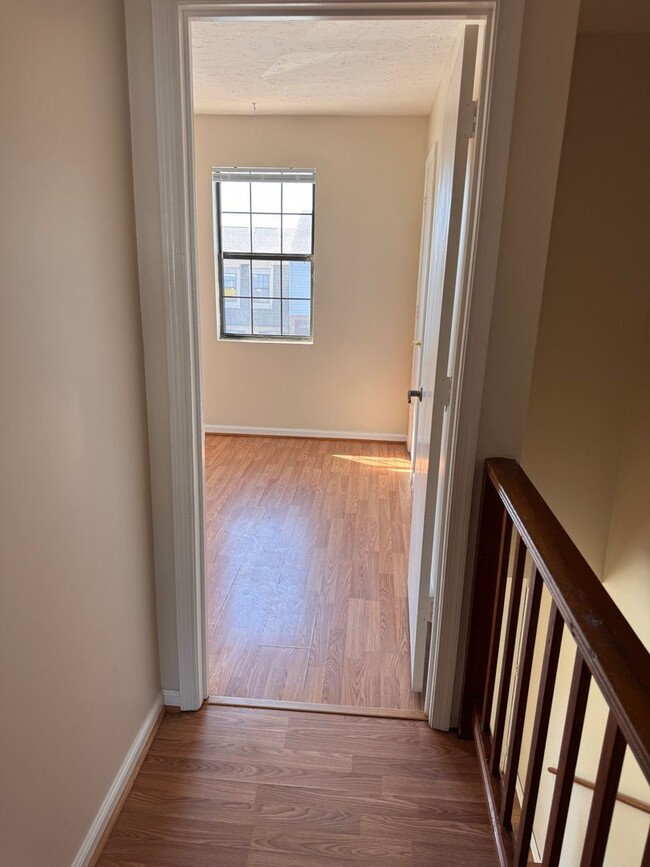 Building Photo - 3 Bedroom || 2.5 Bathroom Townhouse