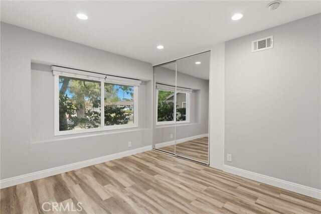 Building Photo - 9754 Yolanda Ave