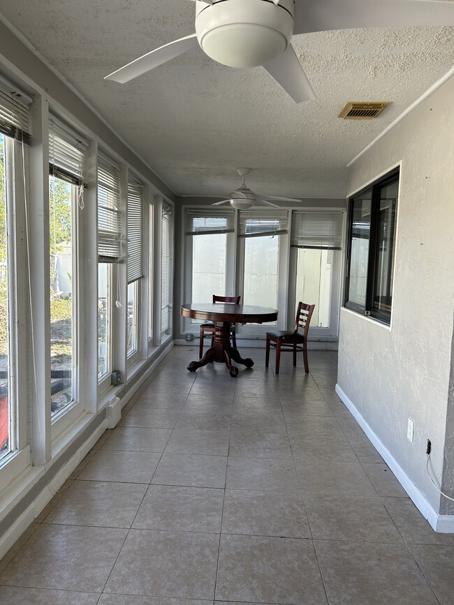 Sunroom - 18200 Adams Cir