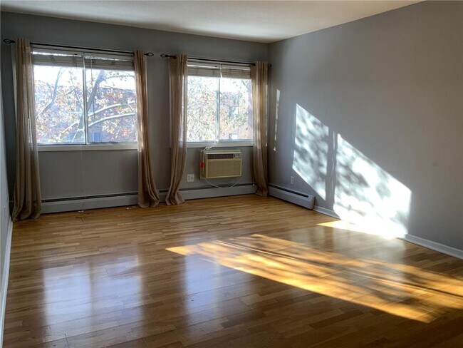 Building Photo - 520 Ridgewood Ave