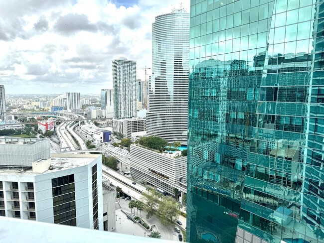 Building Photo - 200 Biscayne Blvd Way