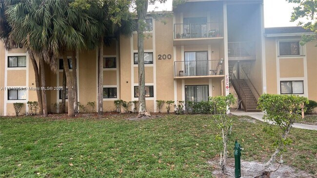Building Photo - 200 Palm Cir W